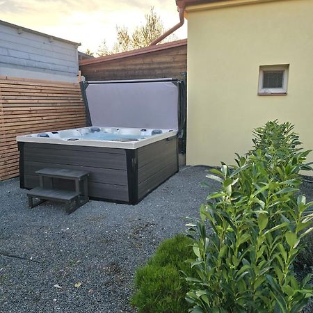 Apartmany Centro & Jacuzzi Piest'any Exteriör bild