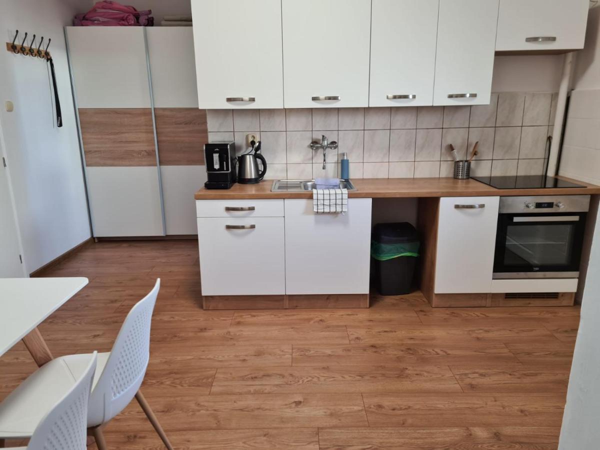Apartmany Centro & Jacuzzi Piest'any Exteriör bild