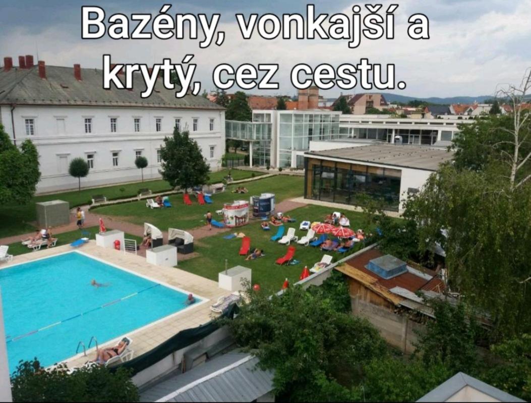 Apartmany Centro & Jacuzzi Piest'any Exteriör bild