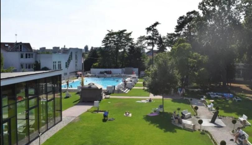 Apartmany Centro & Jacuzzi Piest'any Exteriör bild