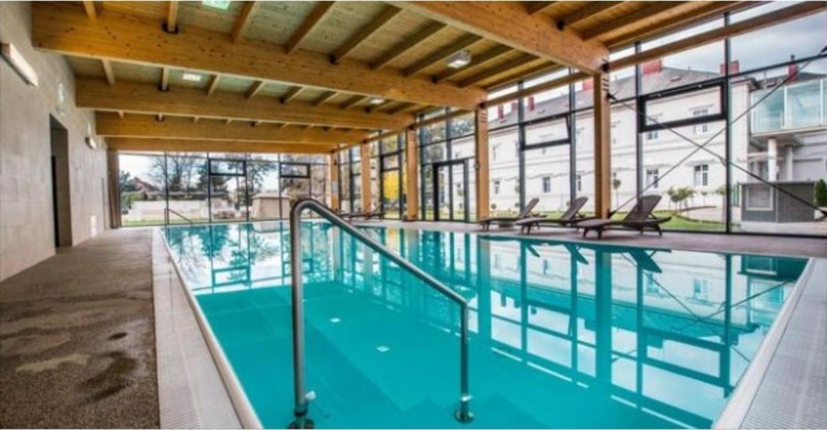 Apartmany Centro & Jacuzzi Piest'any Exteriör bild