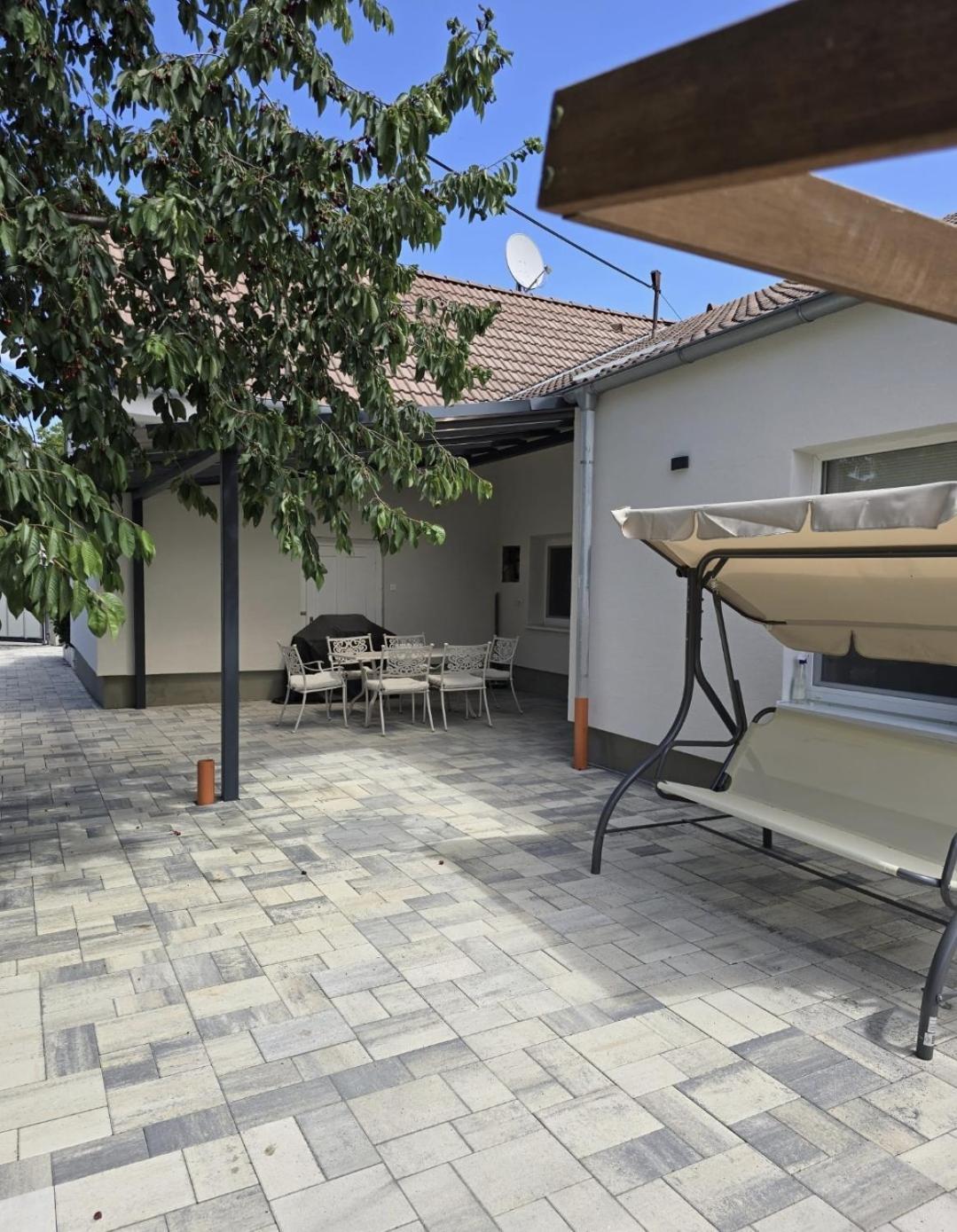 Apartmany Centro & Jacuzzi Piest'any Exteriör bild