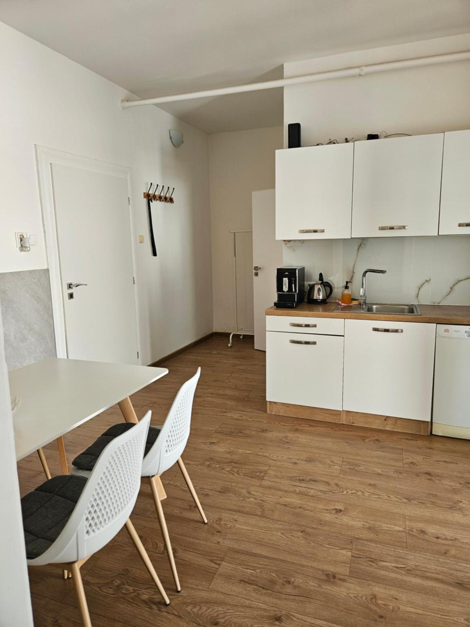 Apartmany Centro & Jacuzzi Piest'any Exteriör bild