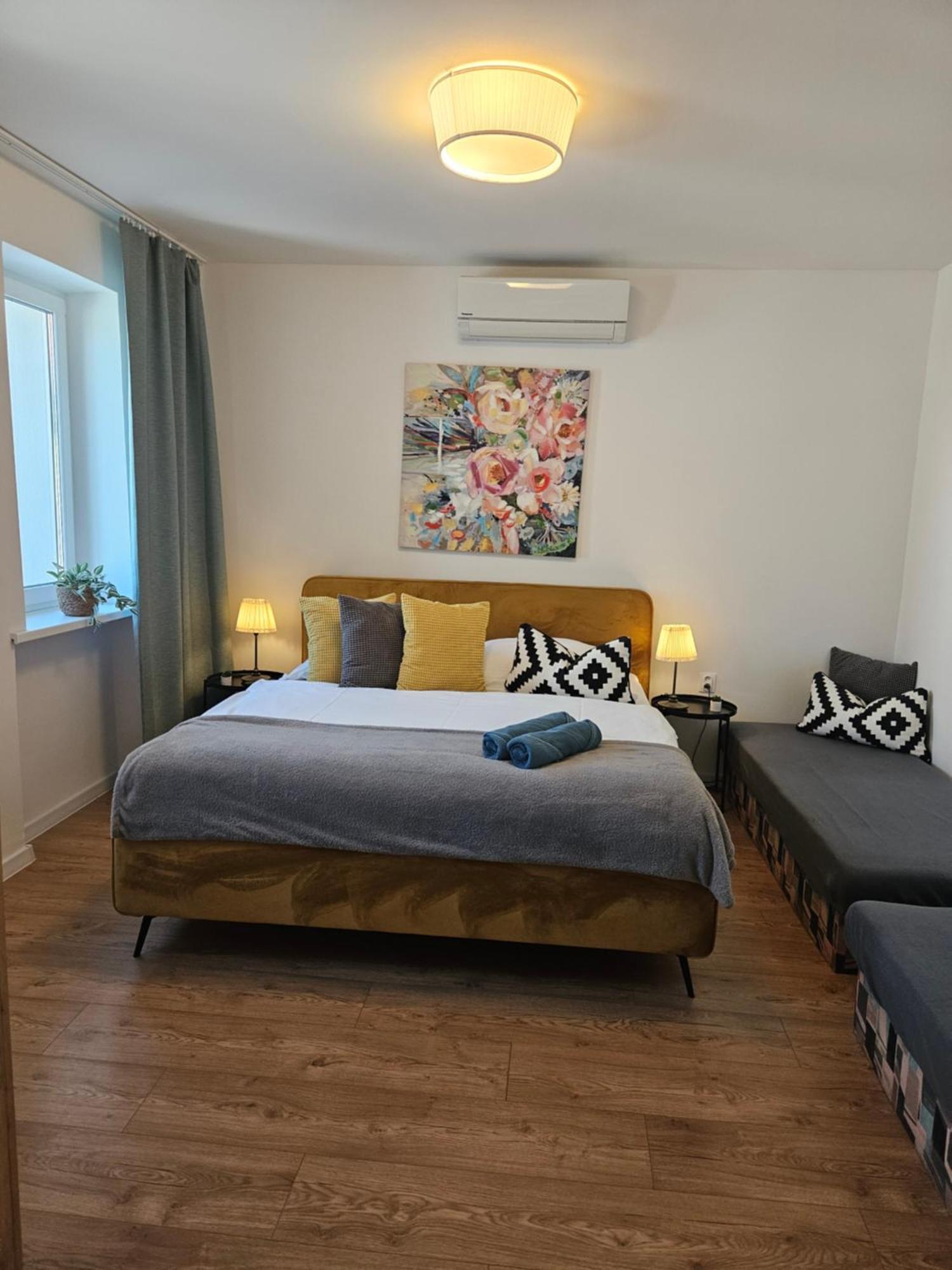 Apartmany Centro & Jacuzzi Piest'any Exteriör bild