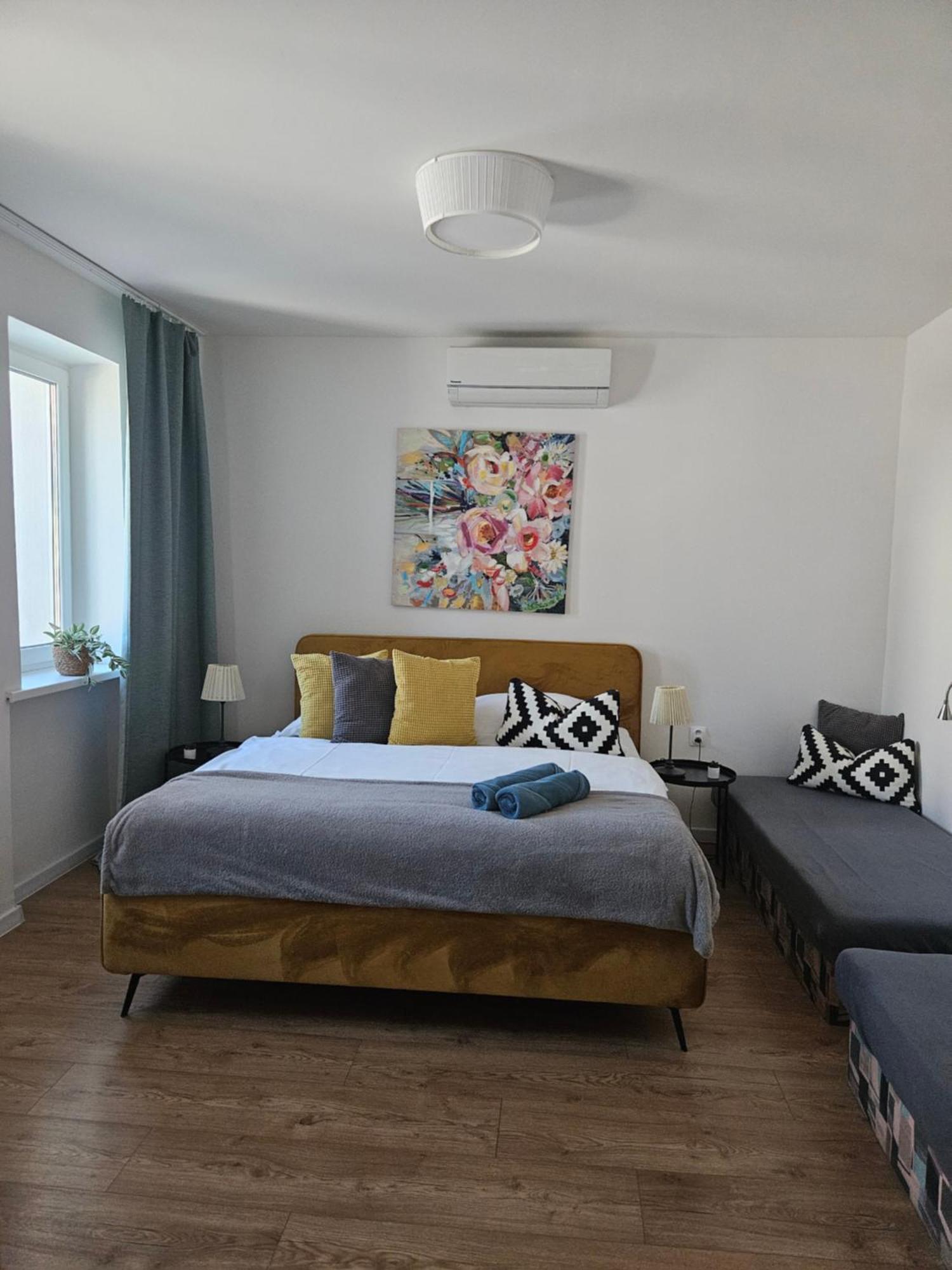 Apartmany Centro & Jacuzzi Piest'any Exteriör bild