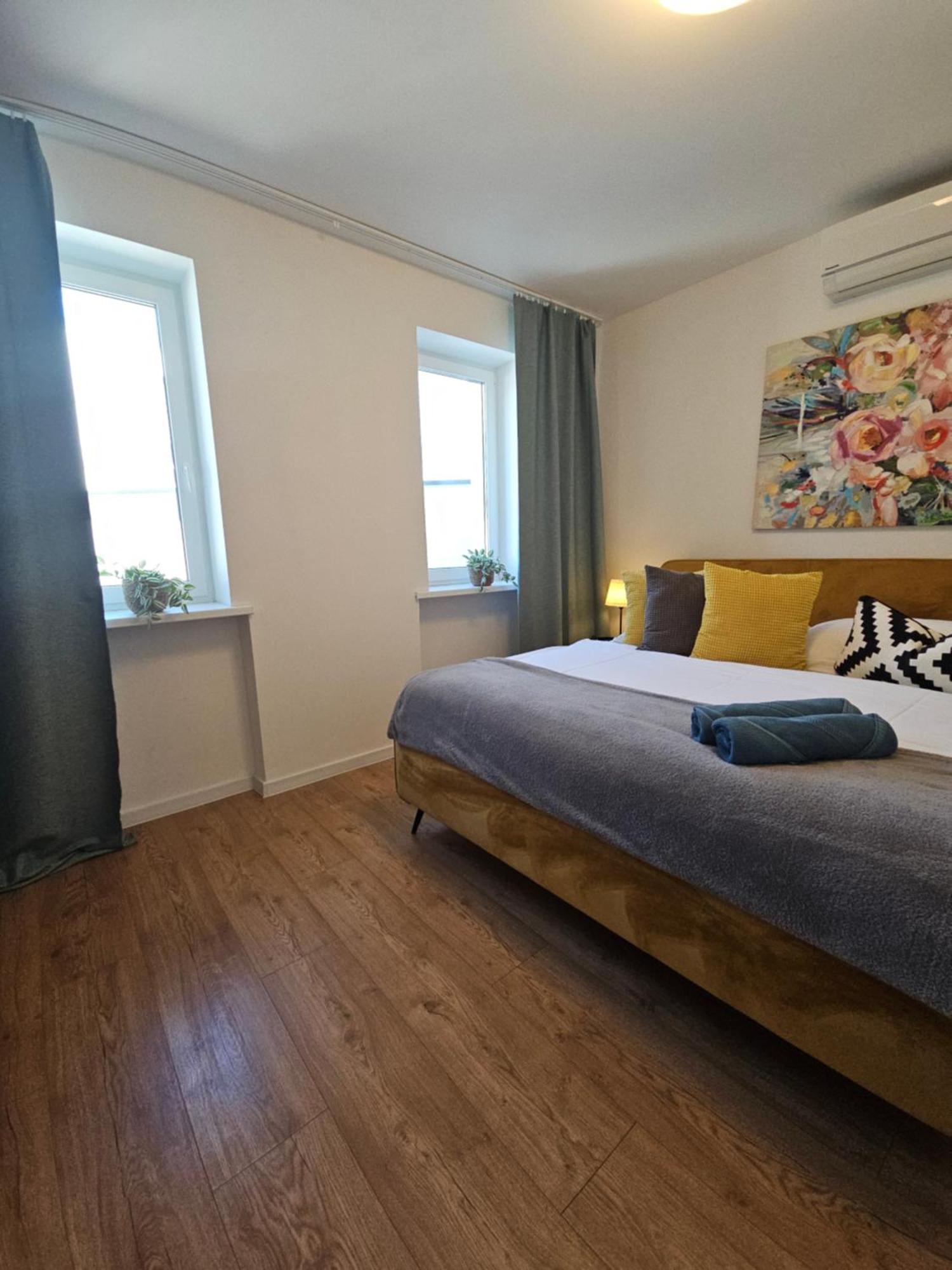 Apartmany Centro & Jacuzzi Piest'any Exteriör bild