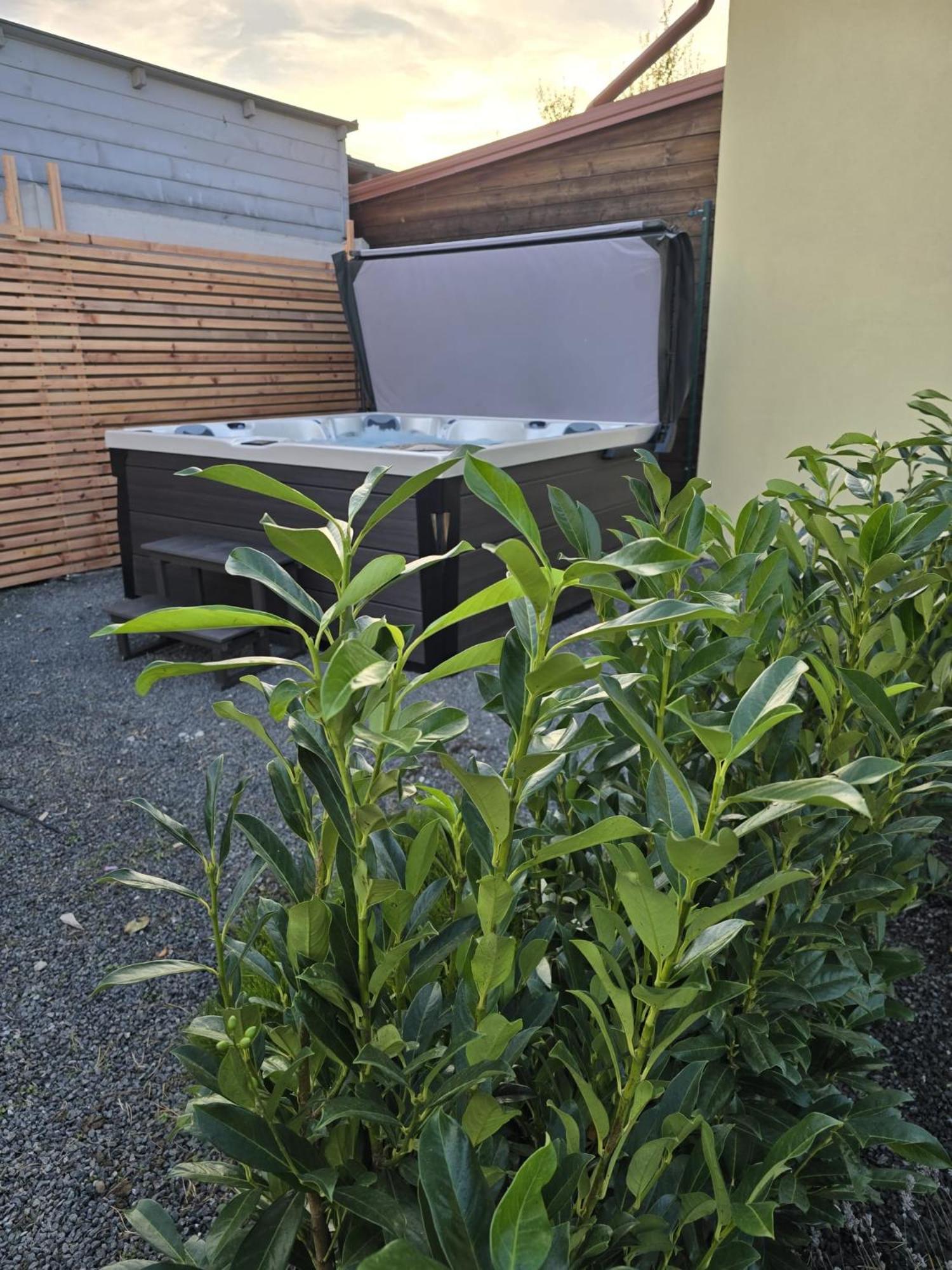 Apartmany Centro & Jacuzzi Piest'any Exteriör bild