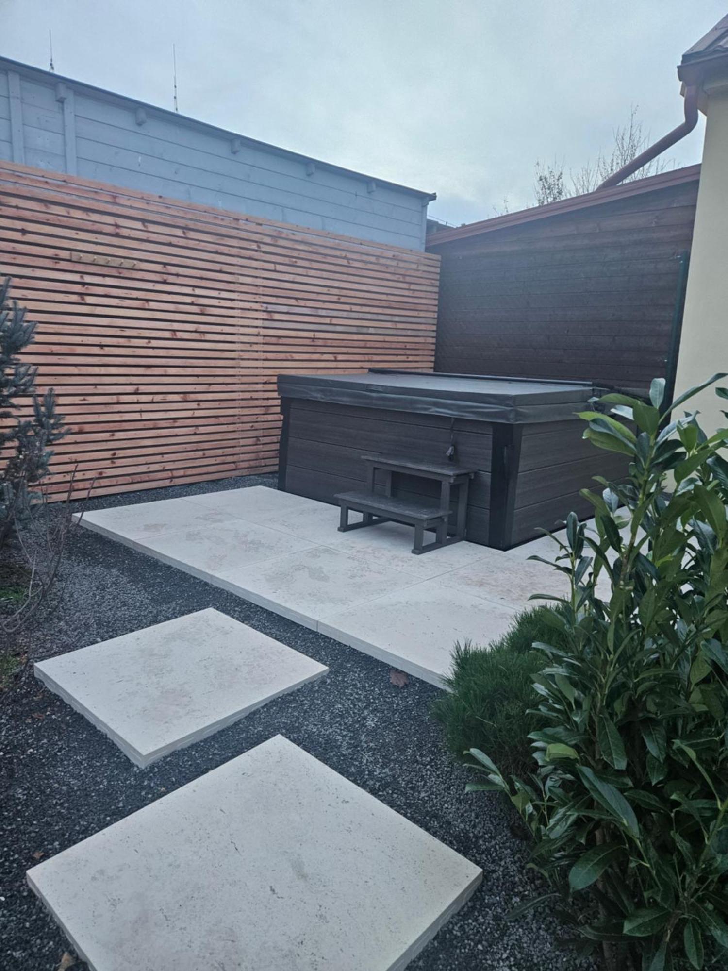 Apartmany Centro & Jacuzzi Piest'any Exteriör bild