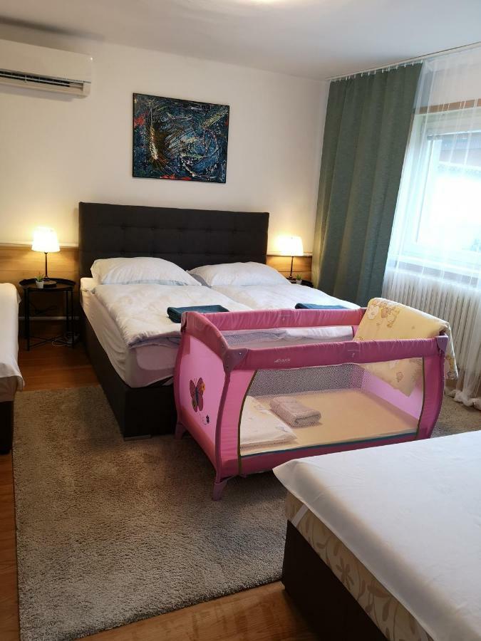 Apartmany Centro & Jacuzzi Piest'any Exteriör bild